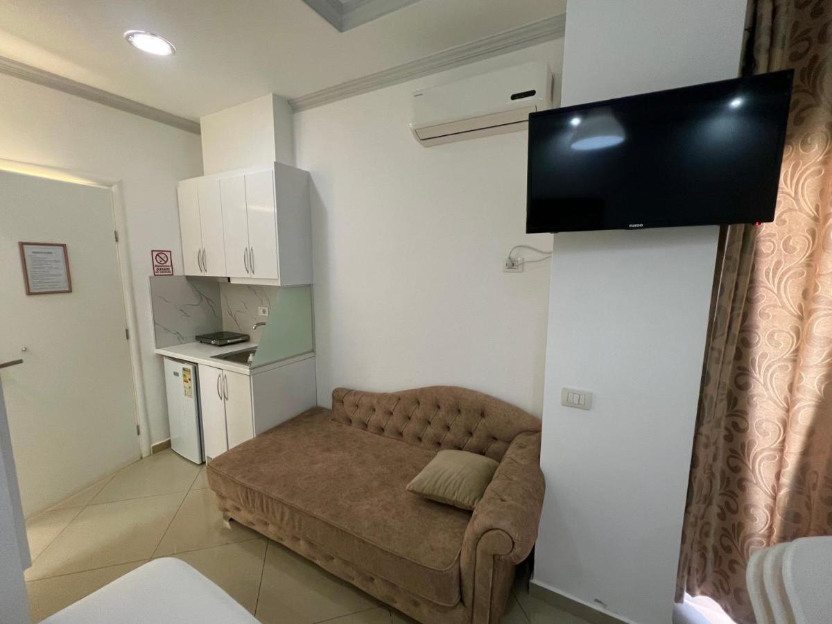 Seaside Rooms & Apartments Sarandë エクステリア 写真